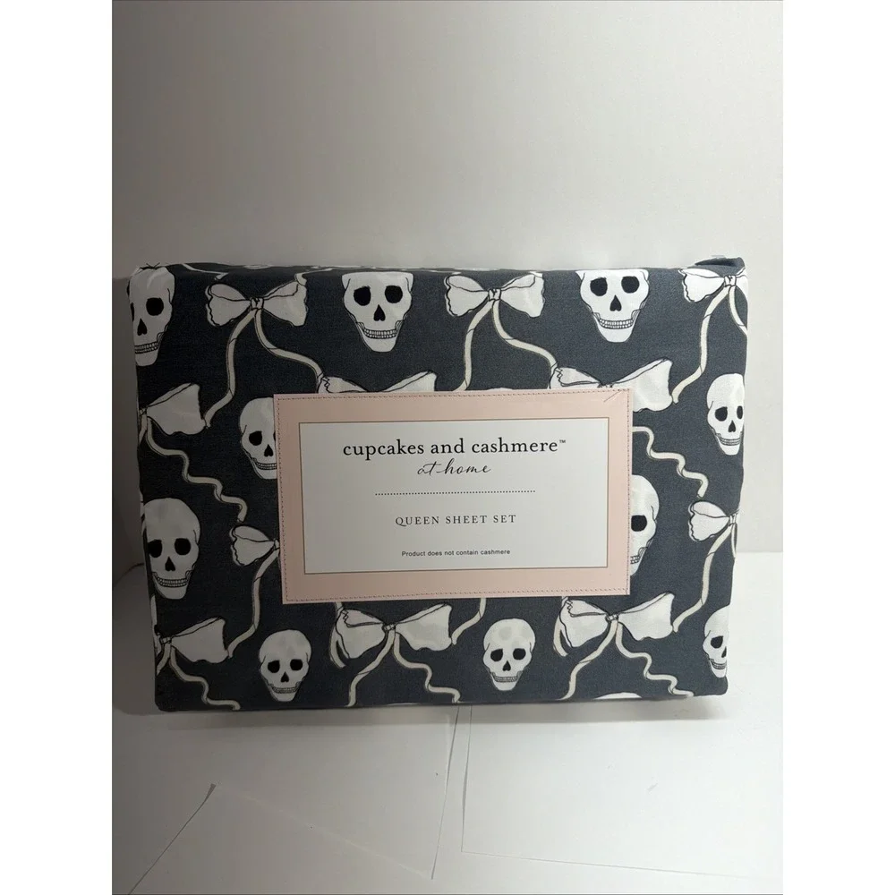 Cupcakes and Cashmere QUEEN sheet & Pillowcase Setgray/white Skulls &bows Gothic